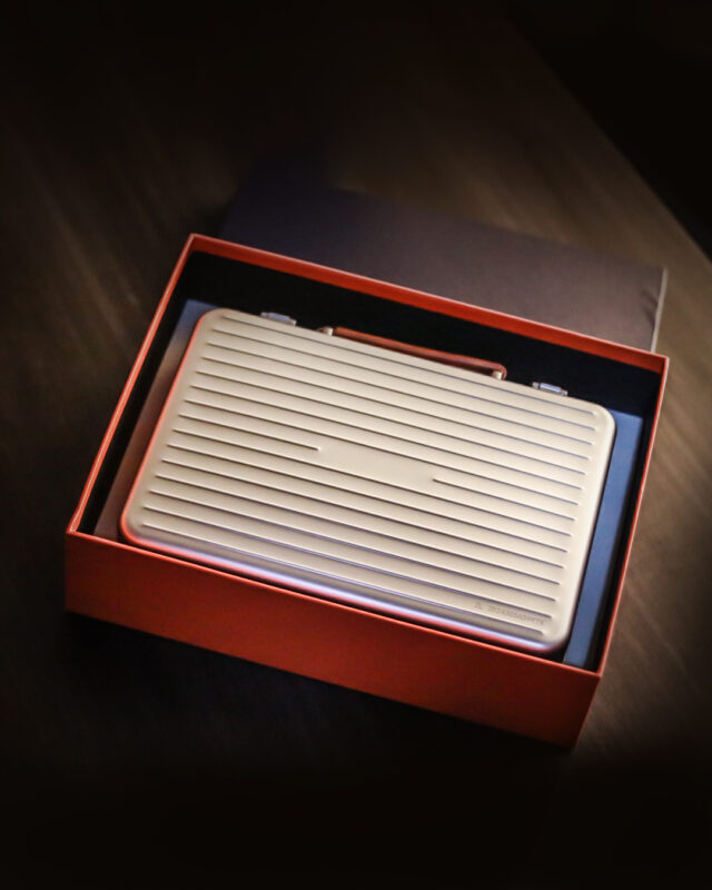 Luxury Aluminium Alloy Cigar Humidor Portable Cigar Storage Box Cedar Wood Interior Holds 20 Cigars