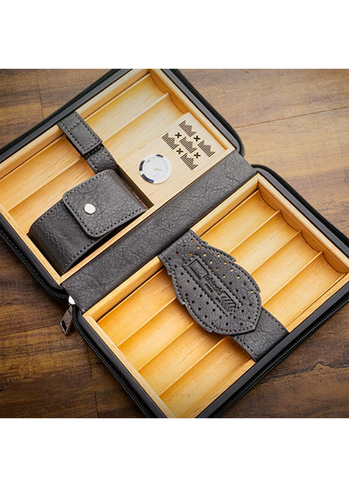 Lubinski Cigar Travel Humidor Set with 5-in-1 premium Lighter, inbulid hydrometer - Premium Black Leather, 6 Cigar Capacity, Compact and Durable for Travel - Ideal Gift for Cigar Enthusiasts