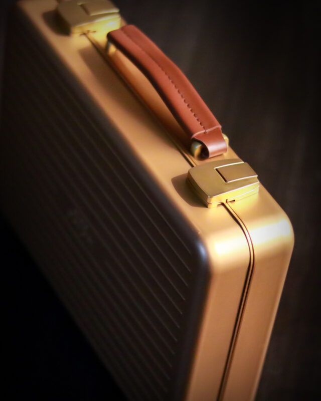 Lubinski Luxury Aluminium Alloy Cigar Humidor Portable Cigar Storage Box Cedar Wood Interior Holds 20 Cigars Gold