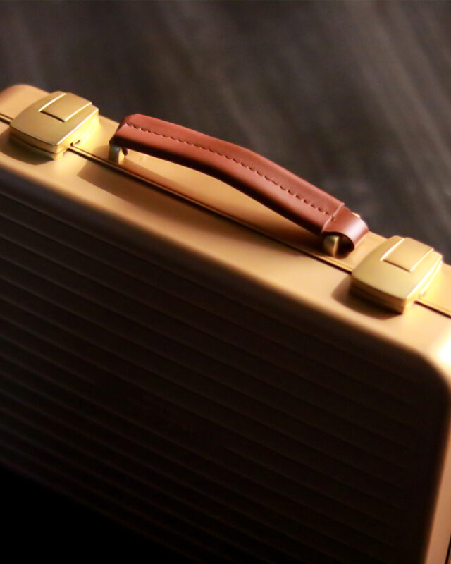 Lubinski Luxury Aluminium Alloy Cigar Humidor Portable Cigar Storage Box Cedar Wood Interior Holds 20 Cigars Gold