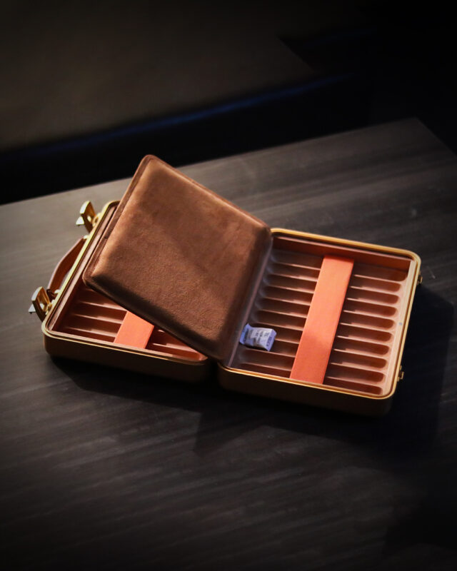 Lubinski Luxury Aluminium Alloy Cigar Humidor Portable Cigar Storage Box Cedar Wood Interior Holds 20 Cigars Gold