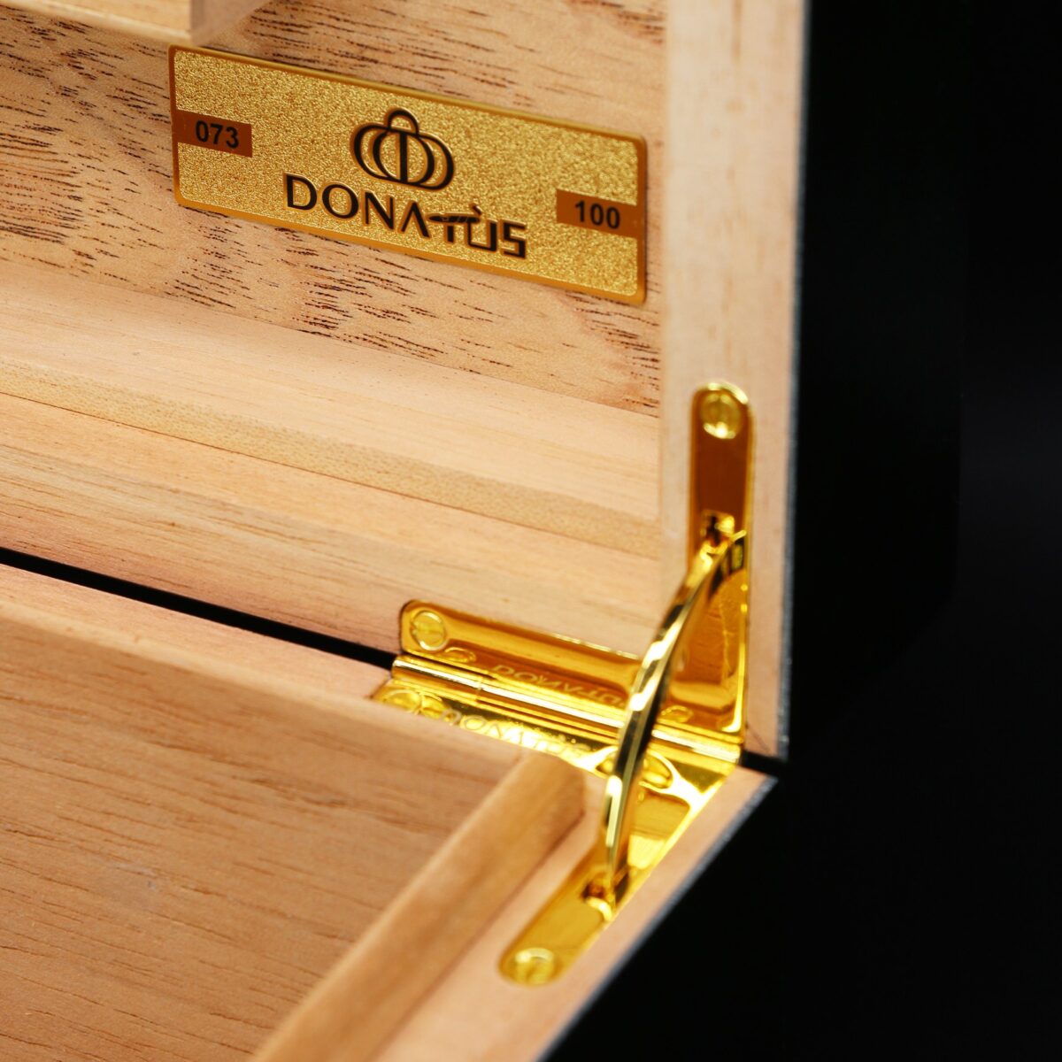 DONATUS Luxury Dark Green Desktop Cigar Humidor – 200 Cigar Capacity, Premium Quality with Hygrometer inbuild & Key Lock | Perfect Gift for Cigar Enthusiasts